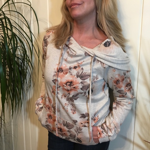 PASTEL FLORAL HOODIE one large left - Picture 4 of 8